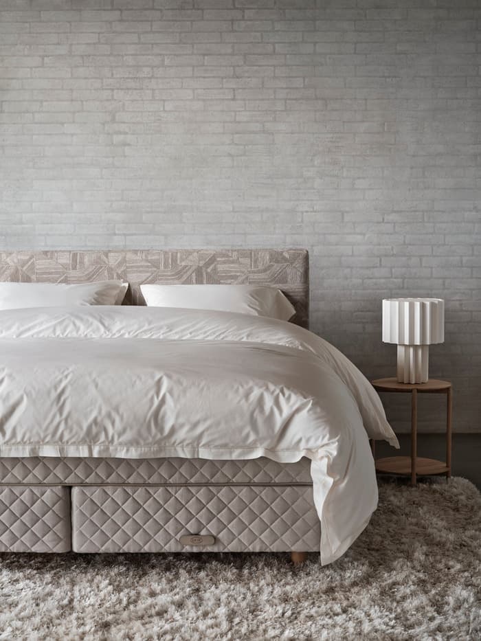 bed-continental-dux-80-sustainable-comfort-pie-comfort-astoria-headboard-1-v2.tif